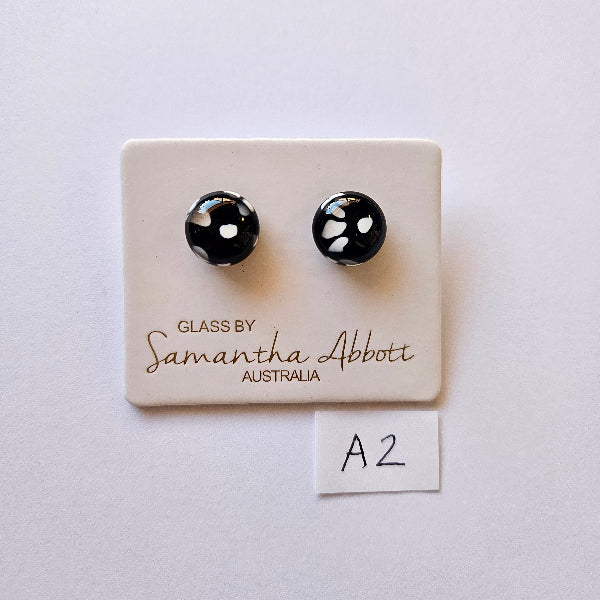 Black and white glass earrings on a branded card with 'Samantha Abbott' on a light gray background.