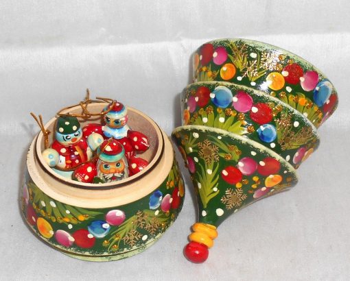 Russian Nesting Dolls | Christmas Tree With Ornaments