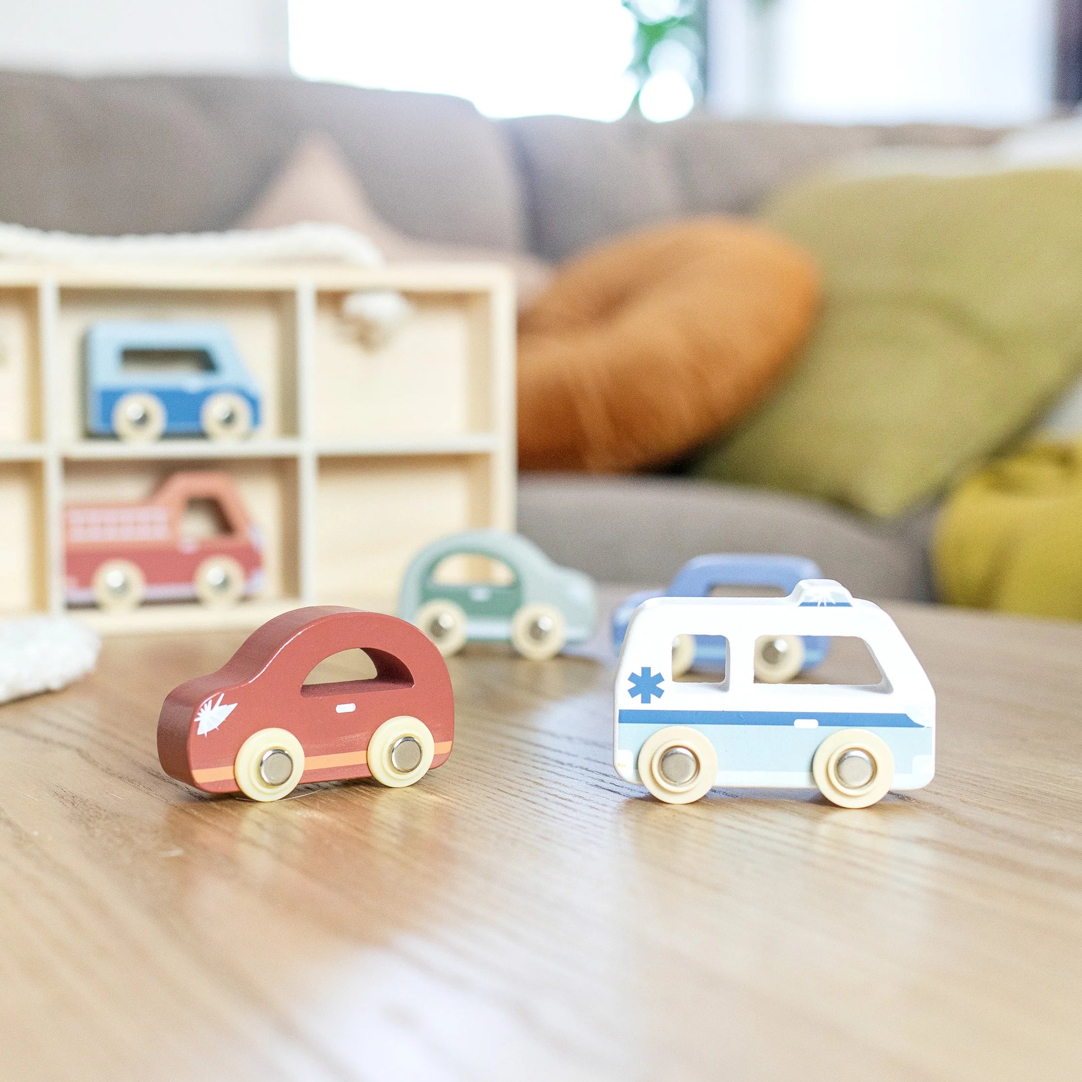 Car Display Case With 6 Vehicles by Speedy Monkey