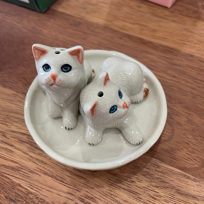 Ceramic cat salt and pepper shakers