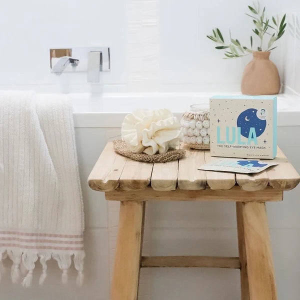 Lula self heating eye mask in Jasmine