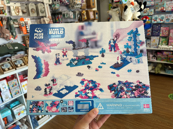 Plus Plus Learn to Build Basic Super Set box showing colourful construction pieces and build ideas, creative STEM toy for kids play at home or travel Adventure Awaits
