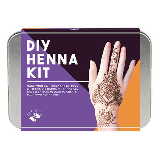 The Henna Freckle Kit Gives You Stunning Fake Freckles with Ease